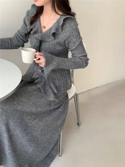 早秋韓系超美穿搭兩件式套裝 | 荷葉邊針織上衣 + 半身裙