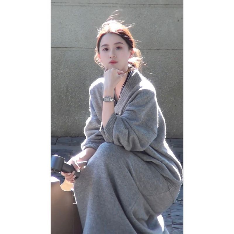 冬季新款｜韓系飄帶 V 領針織上衣 + 高腰顯瘦半身裙兩件組【送絲巾】