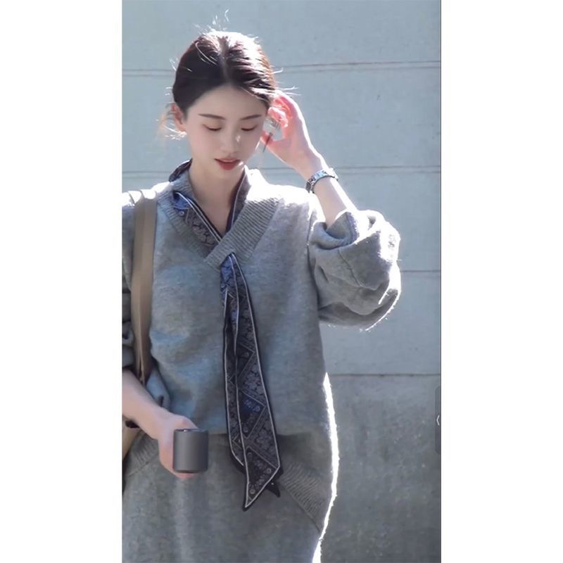 冬季新款｜韓系飄帶 V 領針織上衣 + 高腰顯瘦半身裙兩件組【送絲巾】