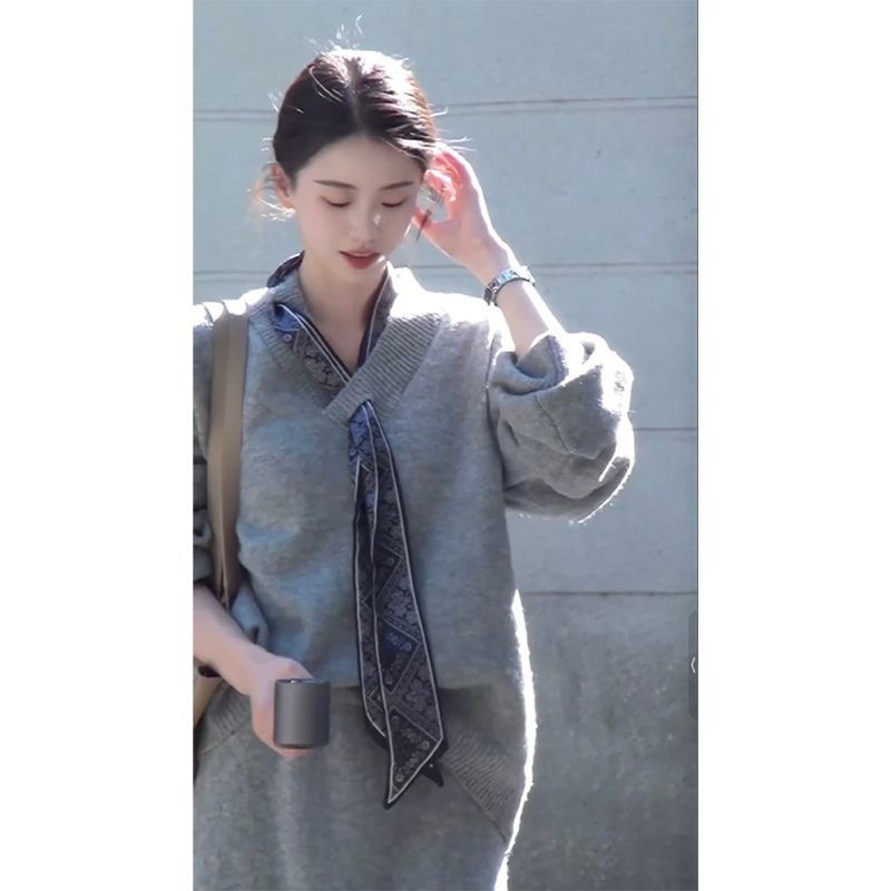 冬季新款｜韓系飄帶 V 領針織上衣 + 高腰顯瘦半身裙兩件組【送絲巾】