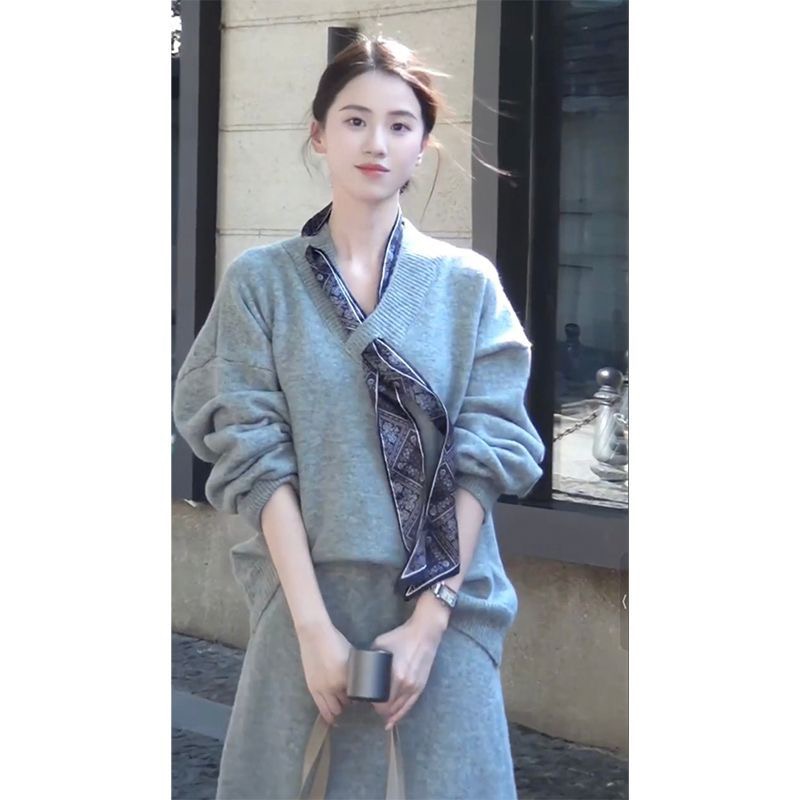 冬季新款｜韓系飄帶 V 領針織上衣 + 高腰顯瘦半身裙兩件組【送絲巾】