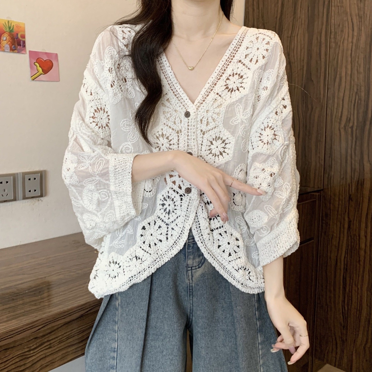 波希米亞風鉤花鏤空 V 領襯衫 女夏大尺碼遮肚防曬罩衫外套