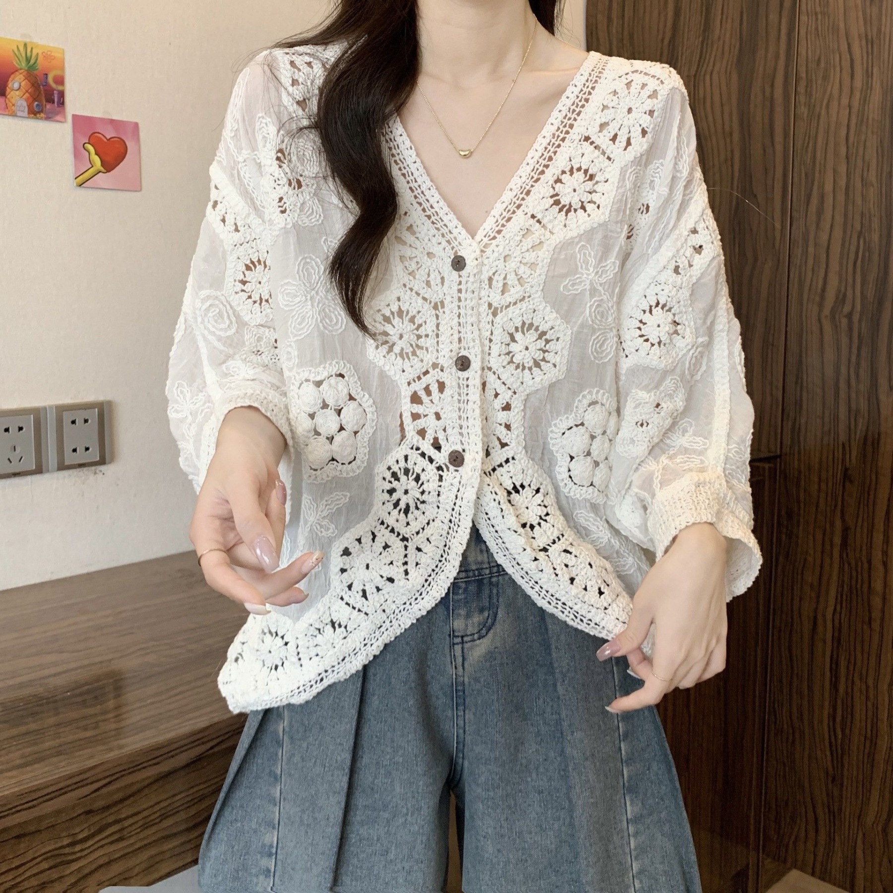 波希米亞風鉤花鏤空 V 領襯衫 女夏大尺碼遮肚防曬罩衫外套