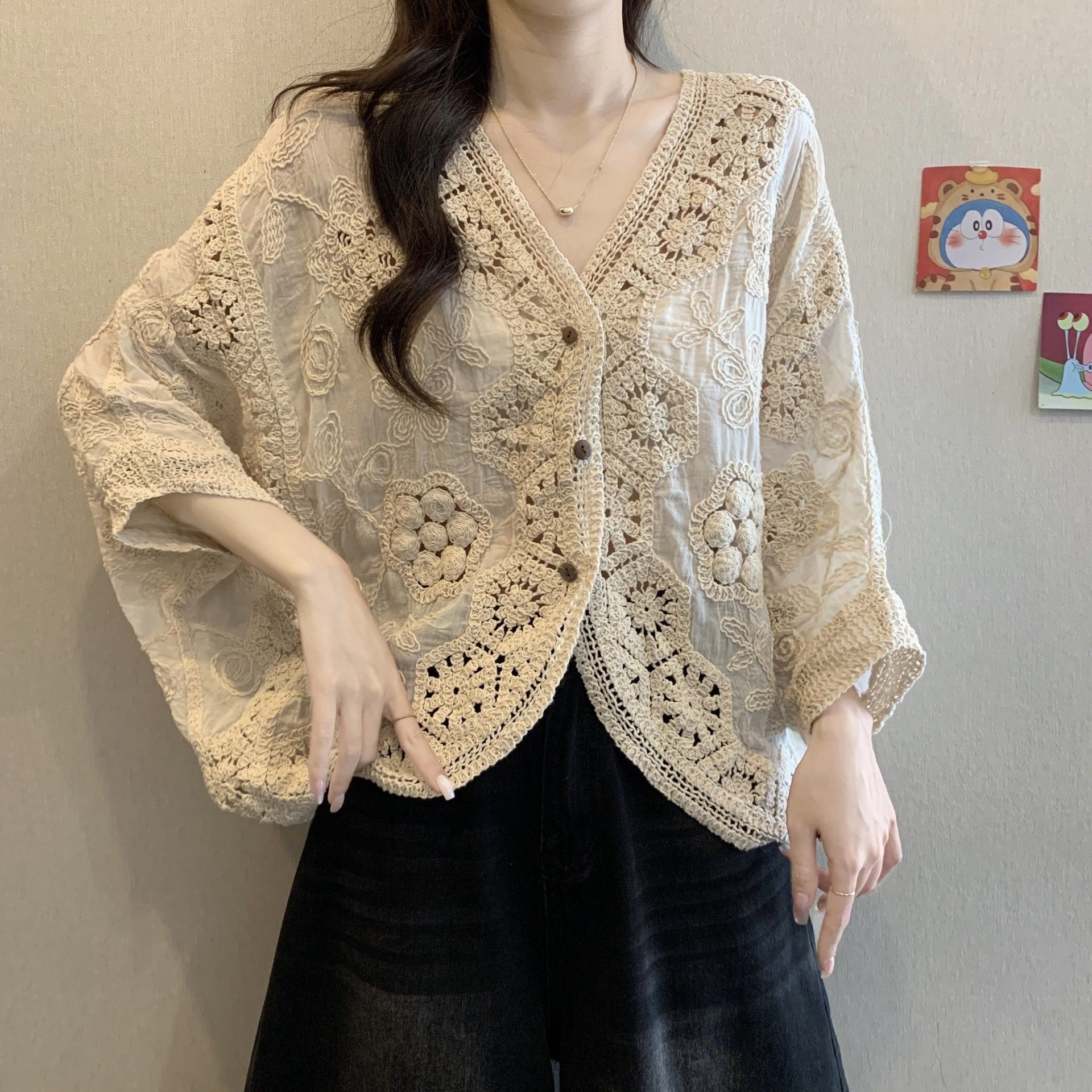 波希米亞風鉤花鏤空 V 領襯衫 女夏大尺碼遮肚防曬罩衫外套