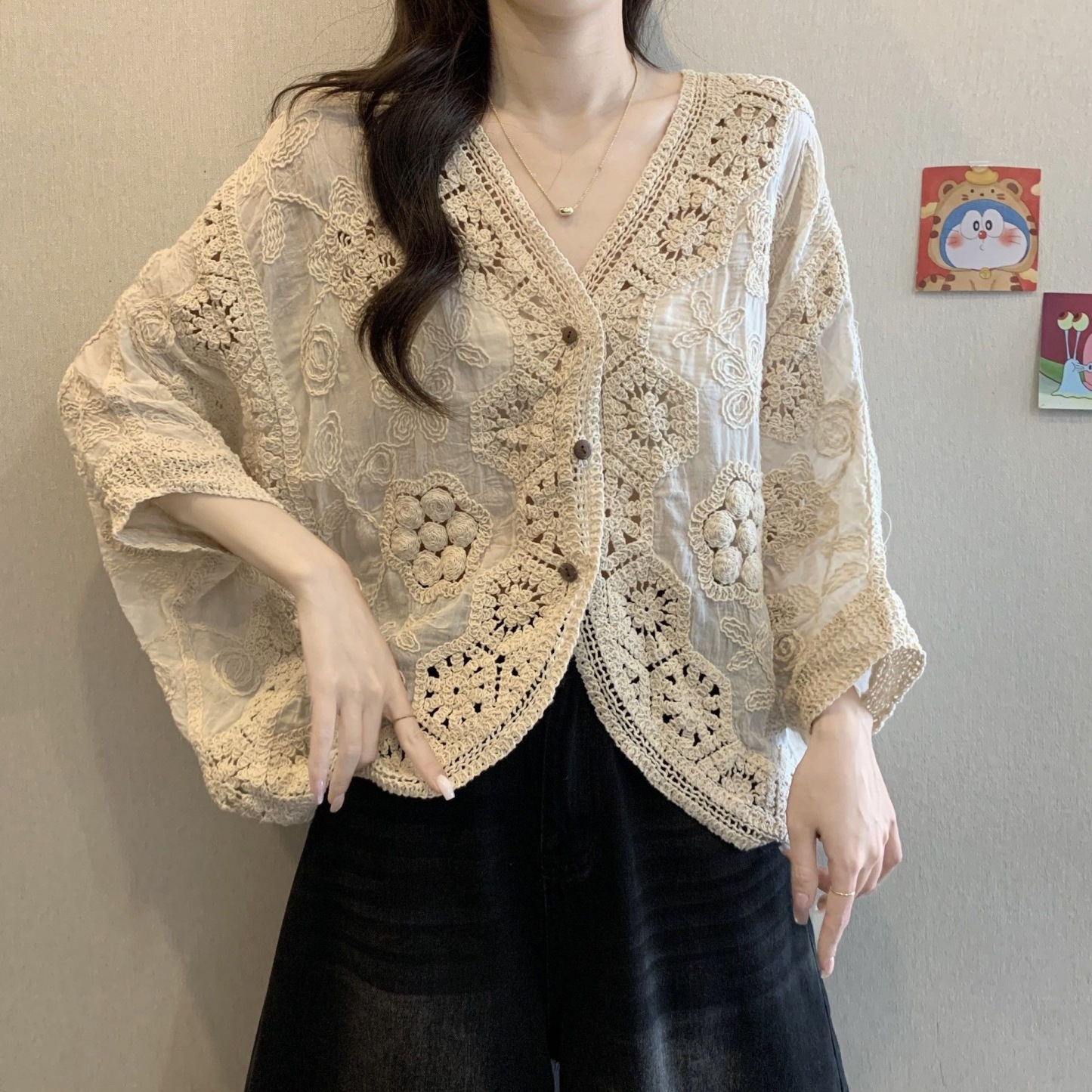 波希米亞風鉤花鏤空 V 領襯衫 女夏大尺碼遮肚防曬罩衫外套