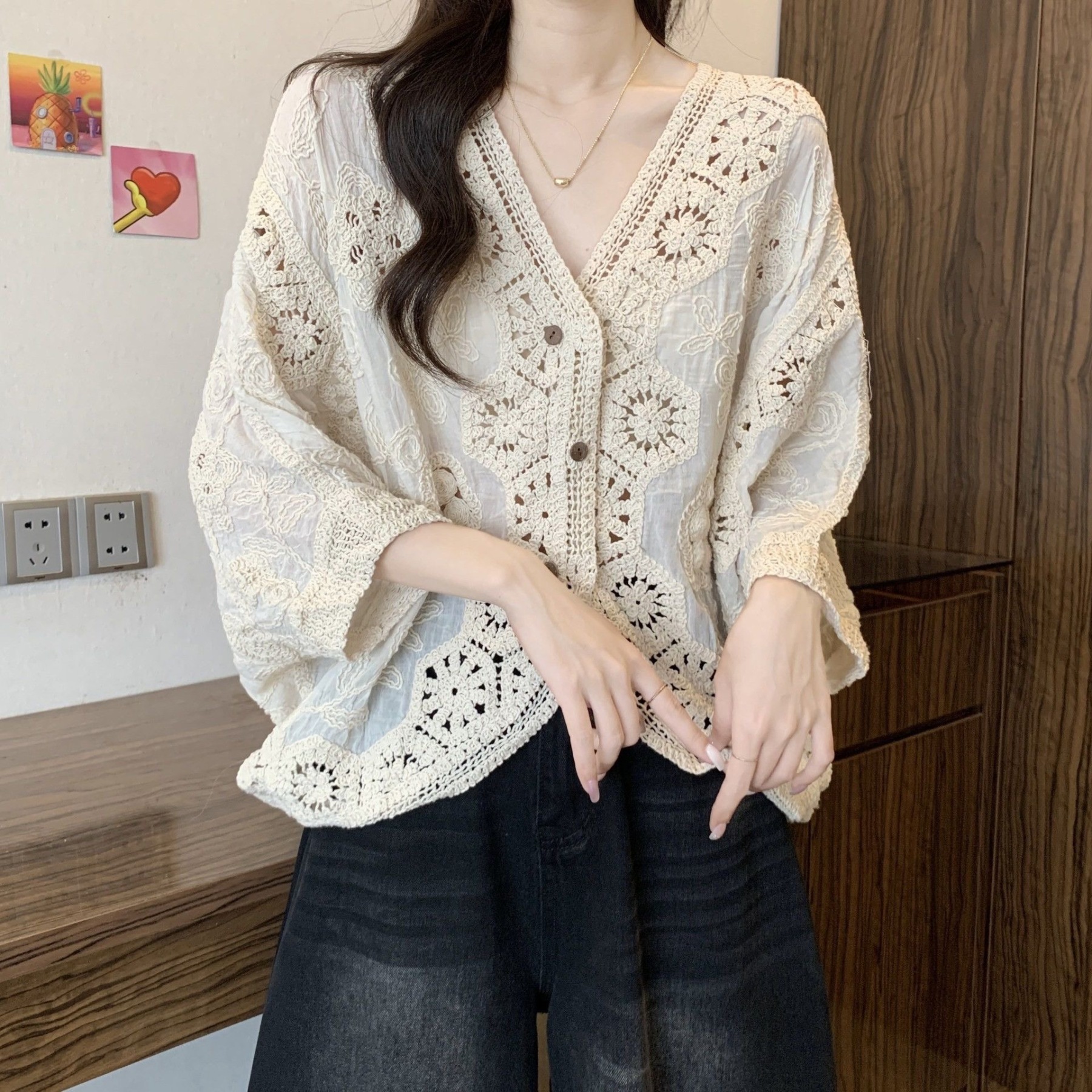 波希米亞風鉤花鏤空 V 領襯衫 女夏大尺碼遮肚防曬罩衫外套