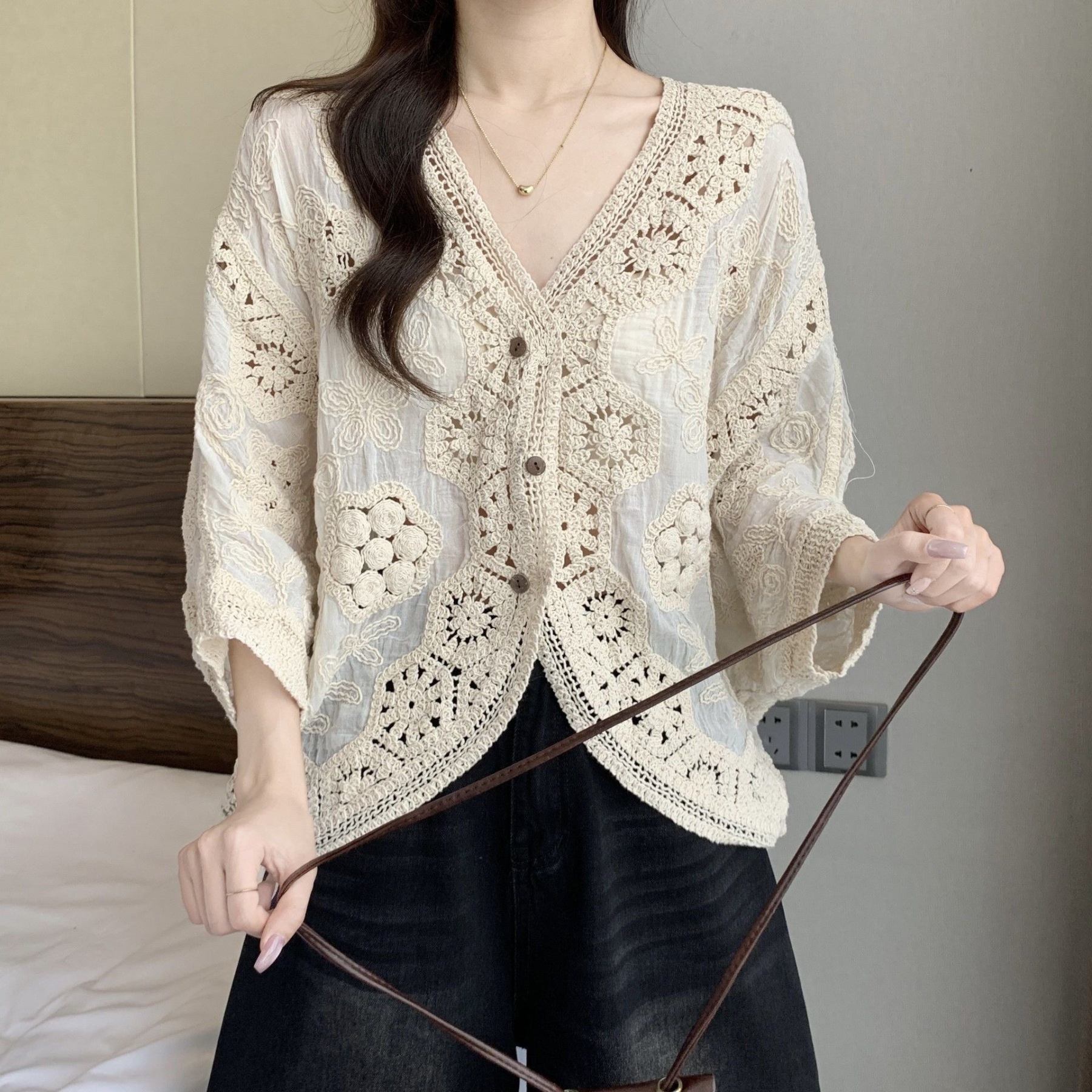 波希米亞風鉤花鏤空 V 領襯衫 女夏大尺碼遮肚防曬罩衫外套