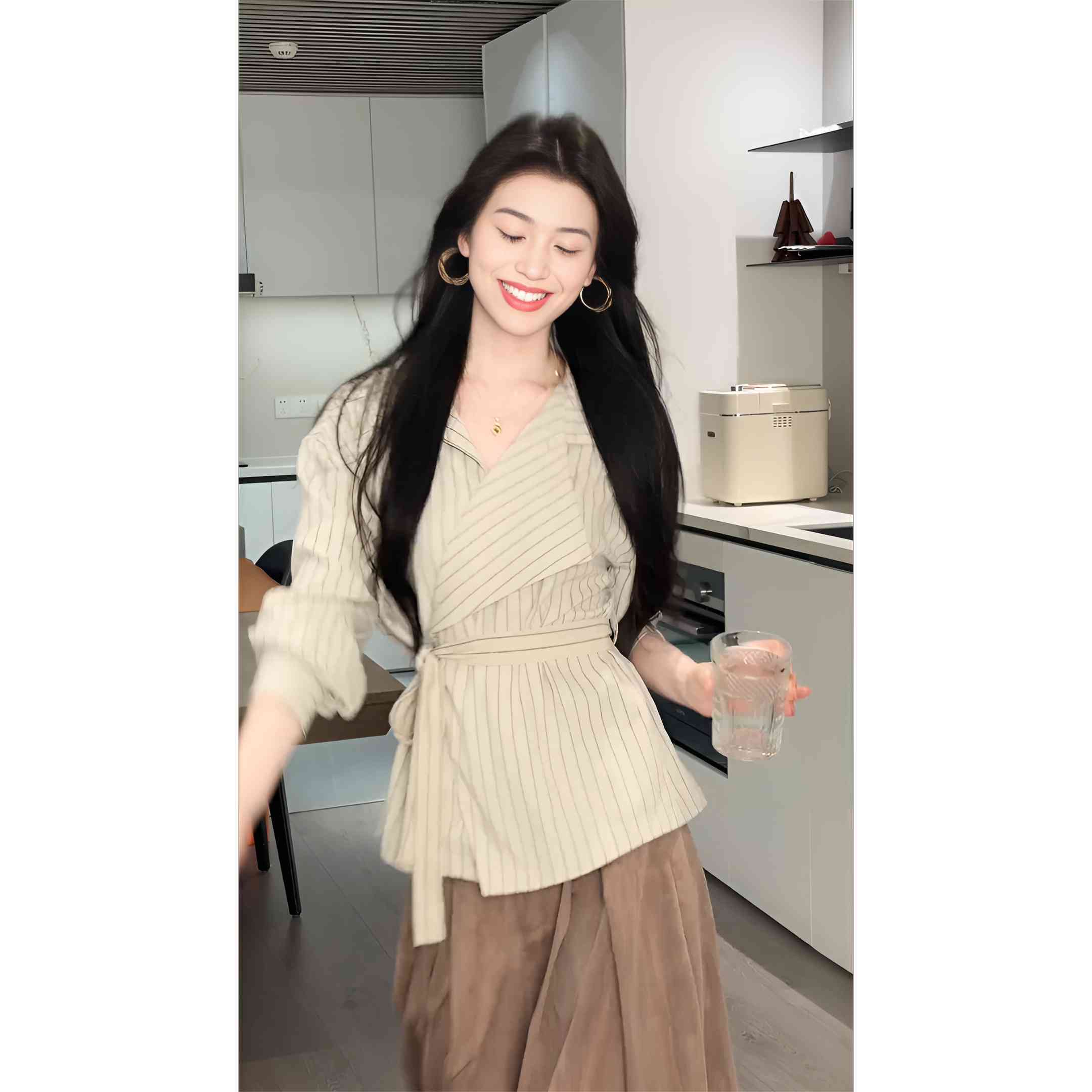 早春韓系風兩件組 設計感不規則 V 領長袖襯衫 + 闊腿褲