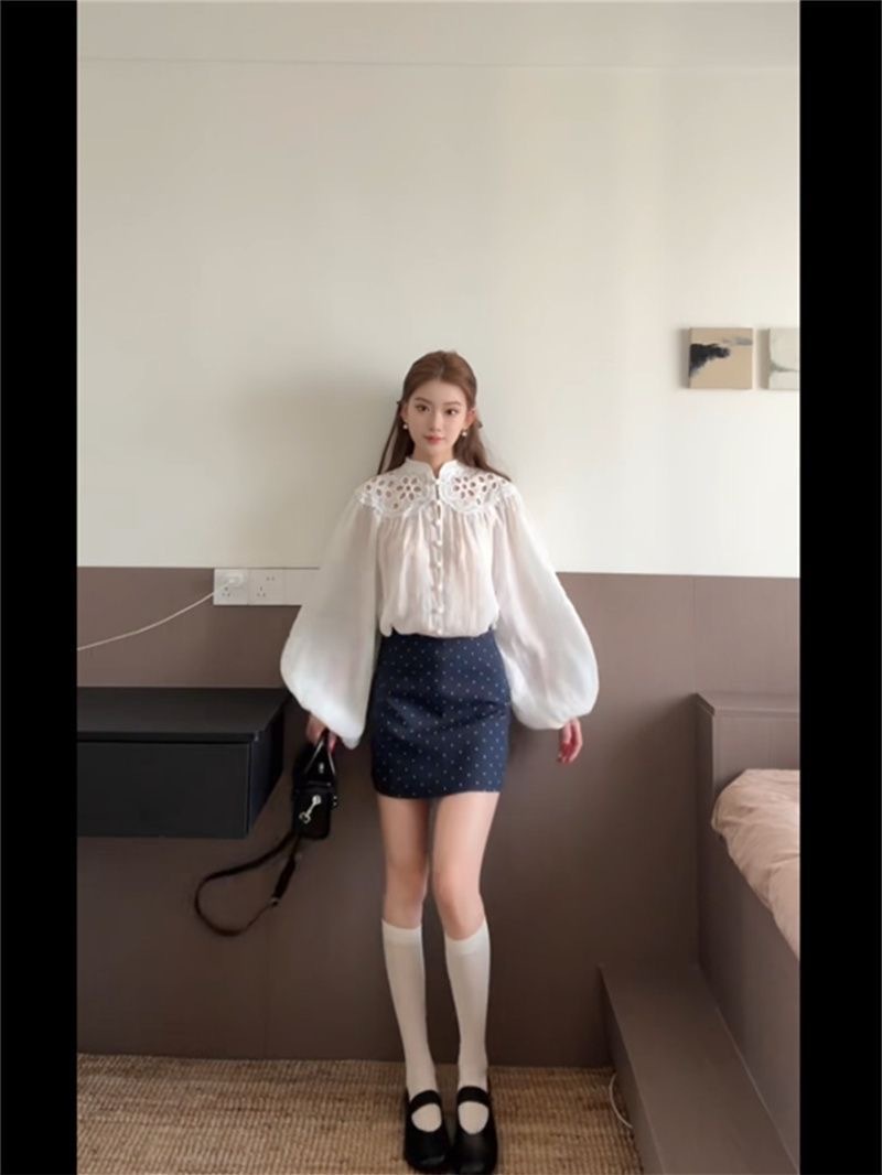 法式氣質溫柔風 鏤空刺繡燈籠袖襯衫+藏青色半裙