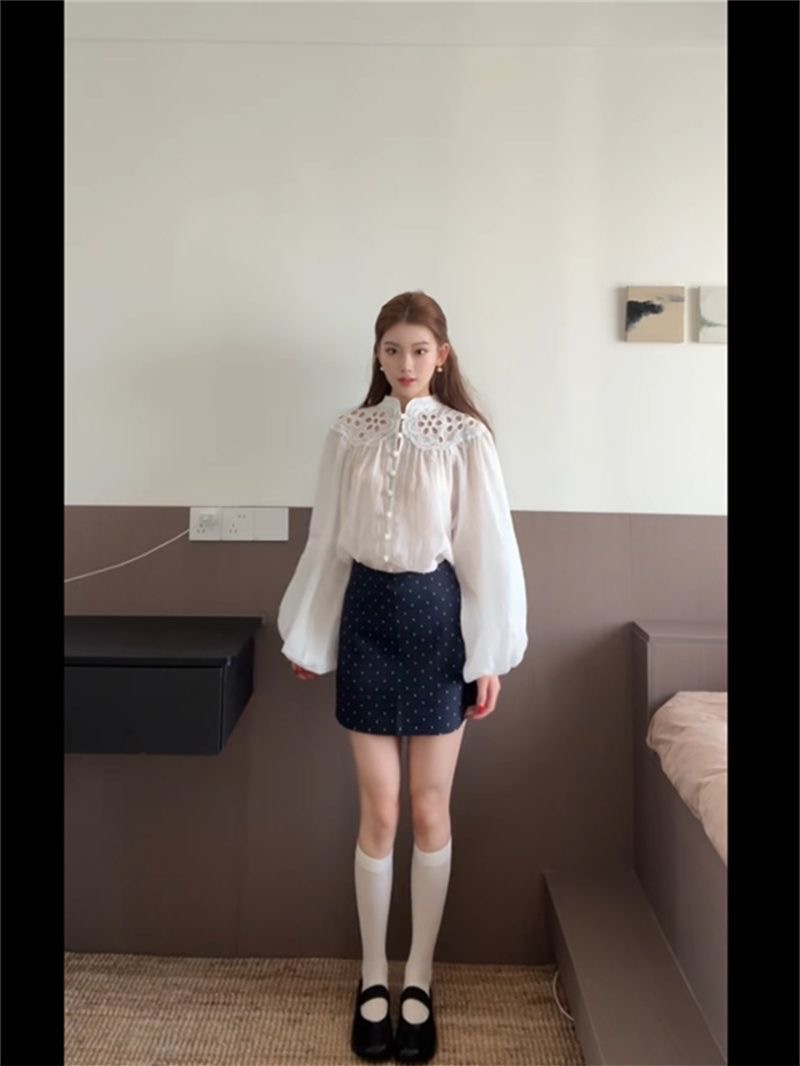 法式氣質溫柔風 鏤空刺繡燈籠袖襯衫+藏青色半裙