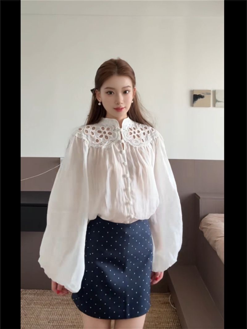 法式氣質溫柔風 鏤空刺繡燈籠袖襯衫+藏青色半裙