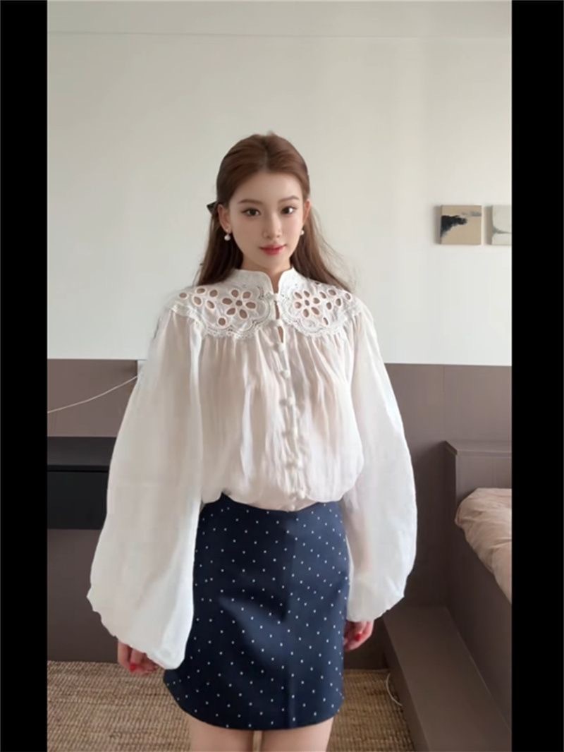 法式氣質溫柔風 鏤空刺繡燈籠袖襯衫+藏青色半裙