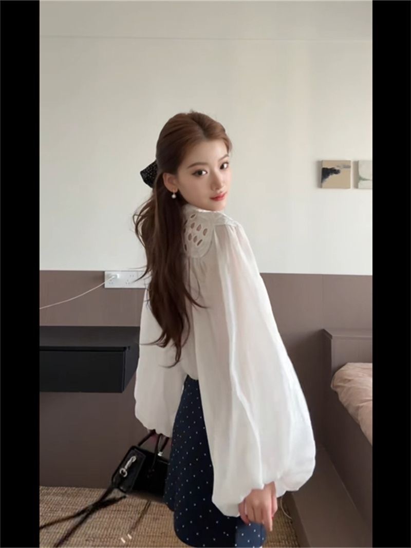 法式氣質溫柔風 鏤空刺繡燈籠袖襯衫+藏青色半裙