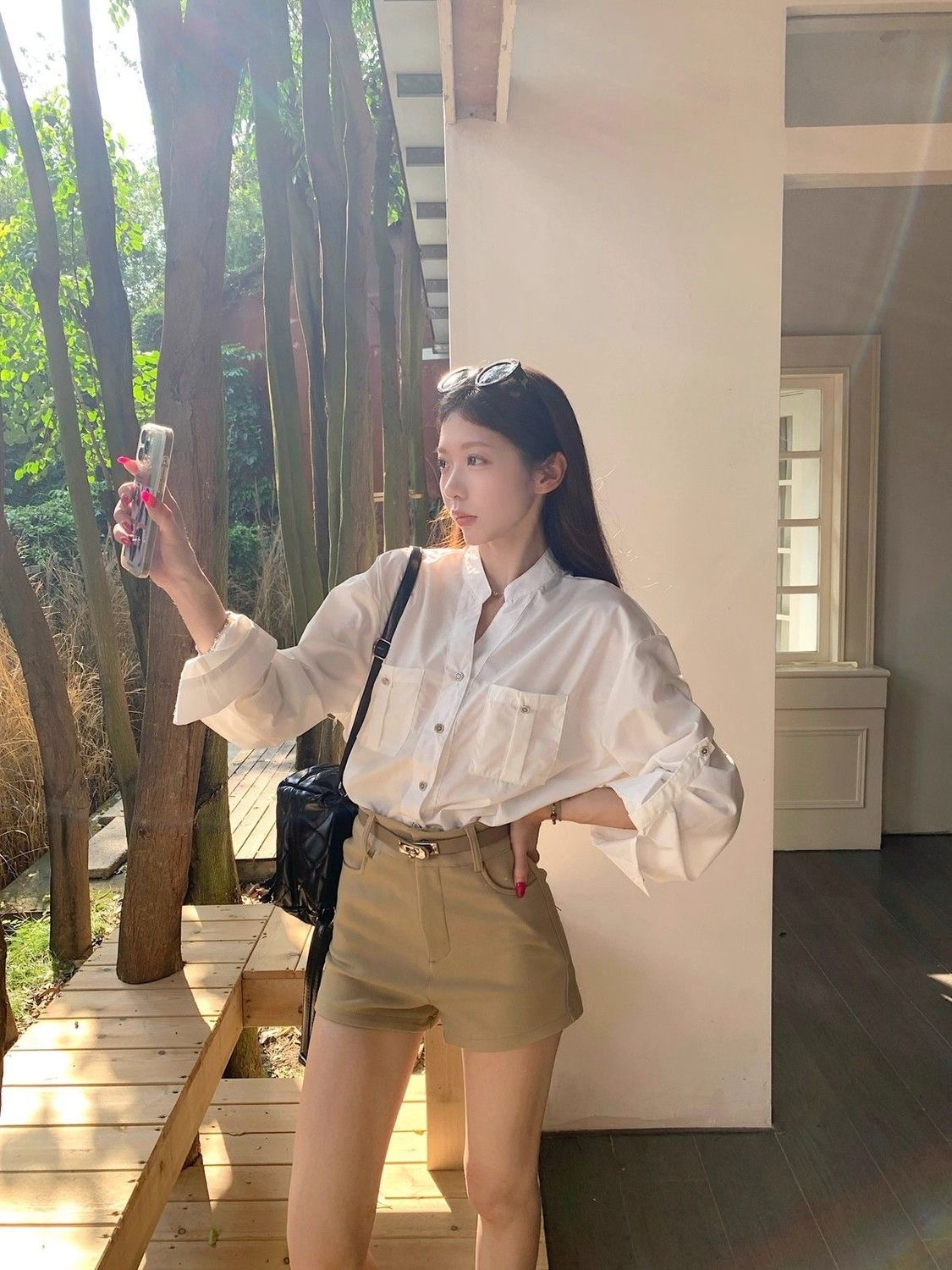 時尚氣質套裝 | 白色長袖襯衫+高腰卡其色短褲 百搭休閒褲兩件組