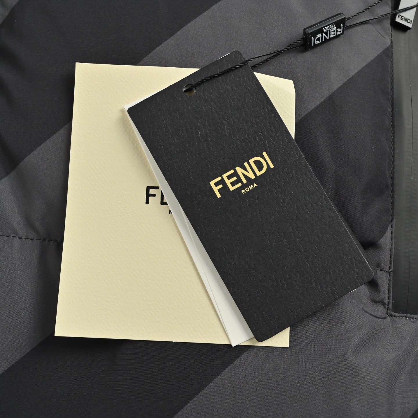 FENDI フェンディ FFクラシック柄両面着用フード付きダウンジャケット