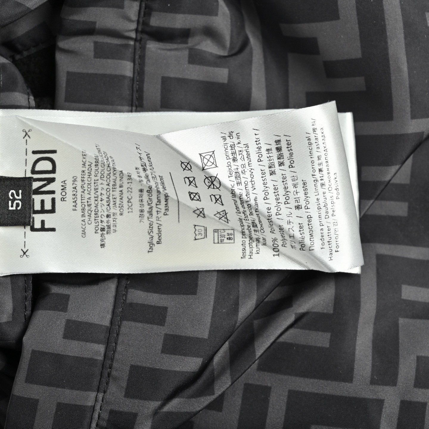 FENDI フェンディ FFクラシック柄両面着用フード付きダウンジャケット