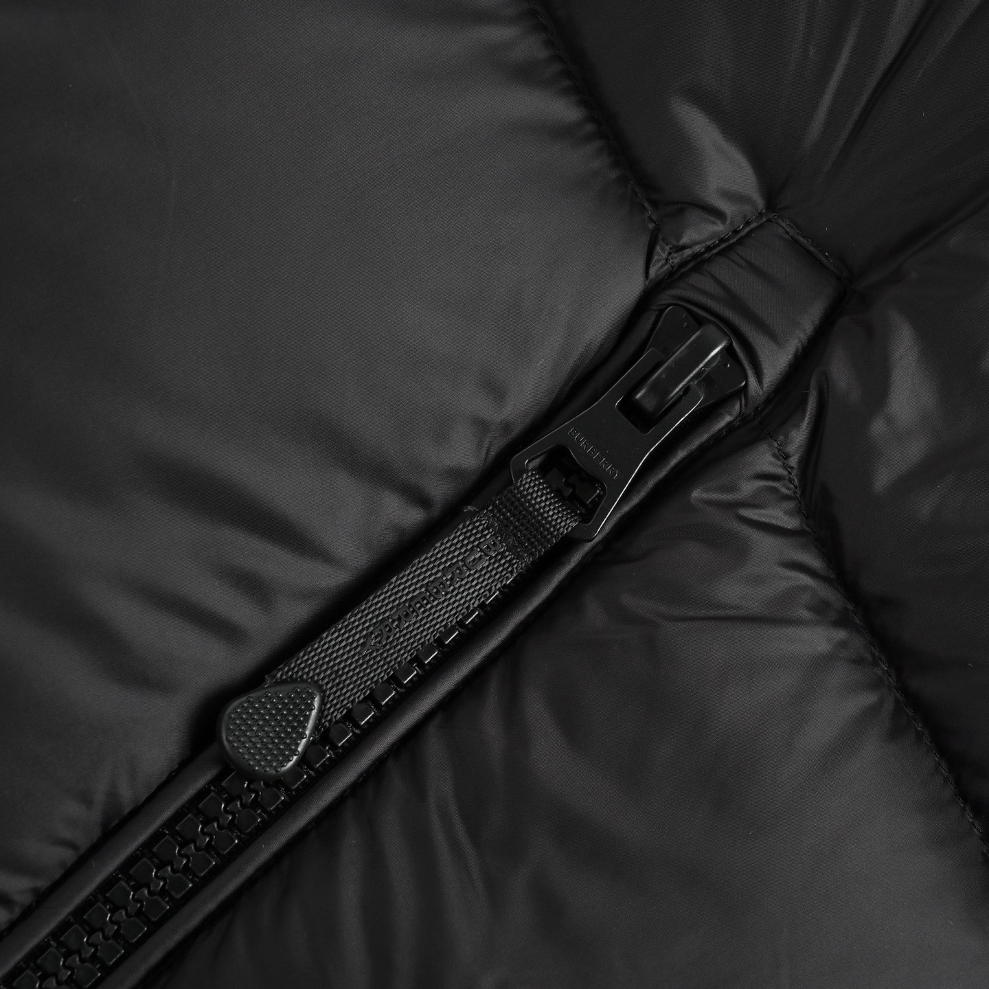 Burberry バーバリー 25FW新作 グレンチェックフードダウンジャケット ブラック