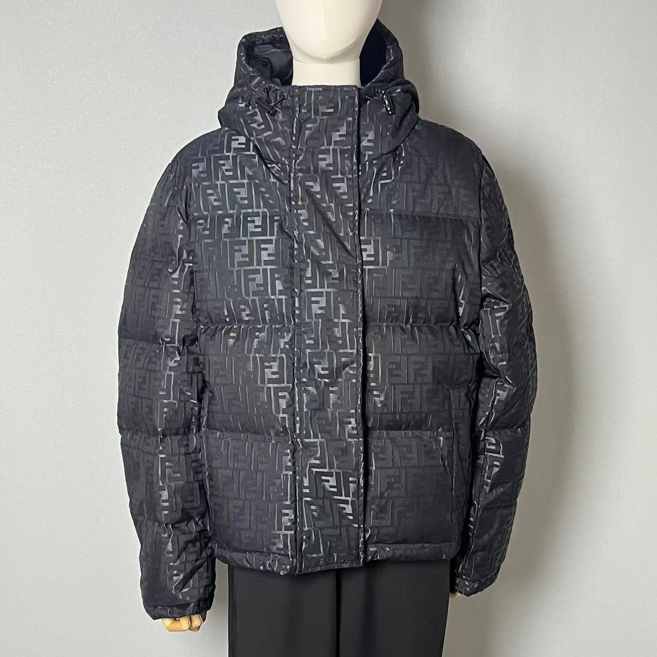 FENDI フェンディ 2024最新 男女兼用ダウンジャケット