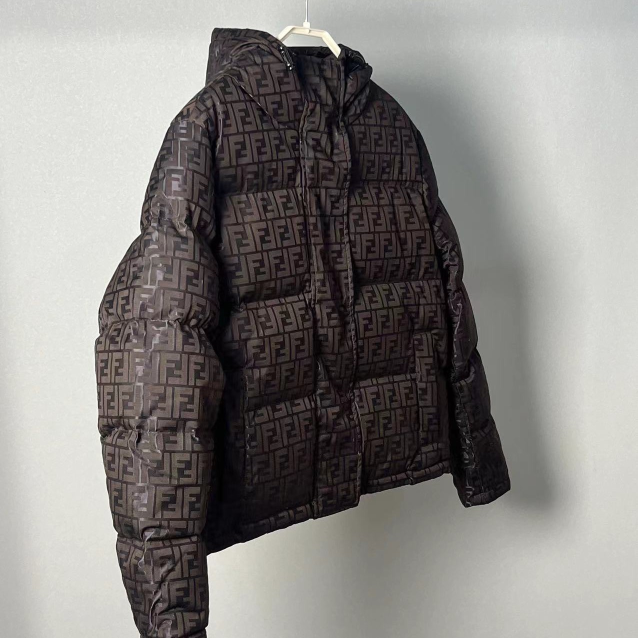 FENDI フェンディ 2024最新男女兼用ダウンジャケット