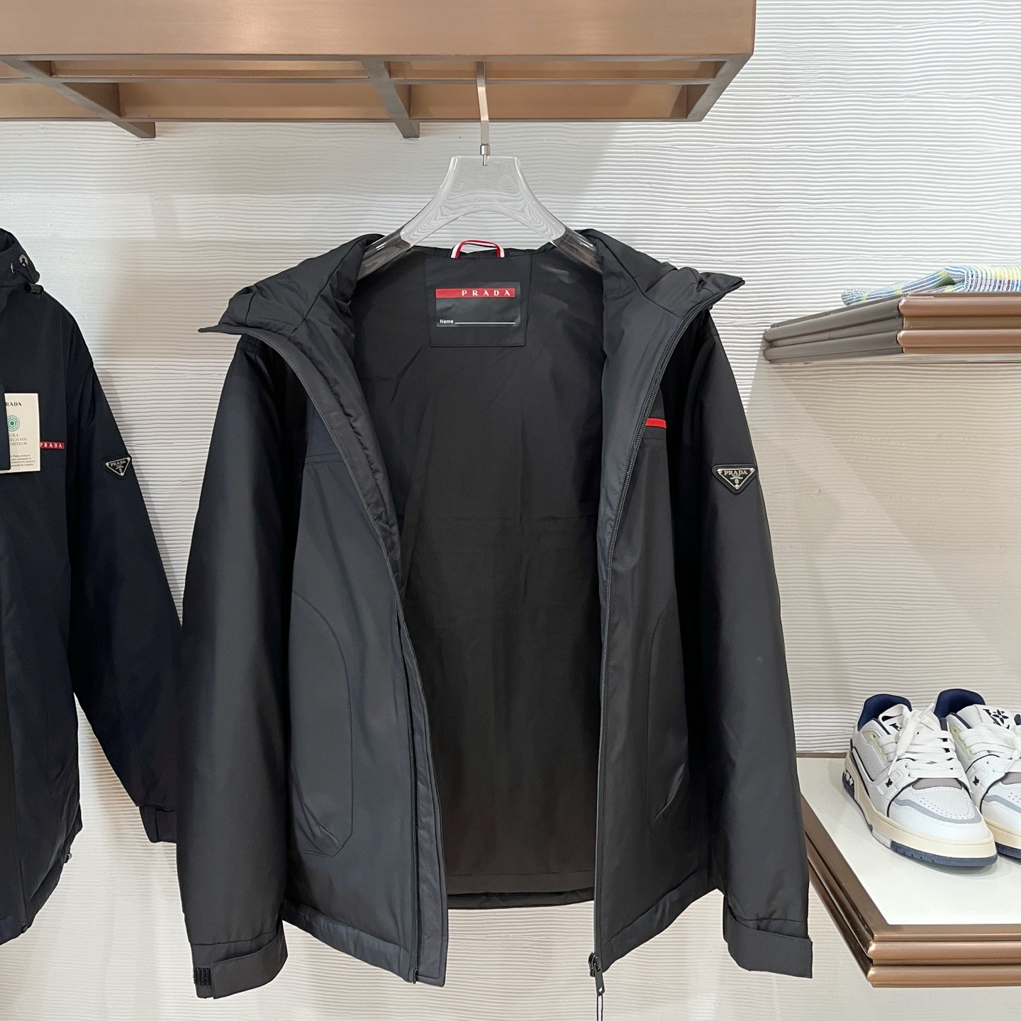 PRADA プラダ 2025新作 メンズダウンジャケット ブラック/ディープブルー