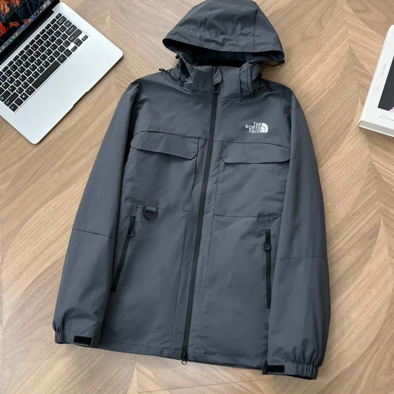 The North Face ザ・ノース・フェイスの男女兼用スリーインワン防風・防雨ジャケット