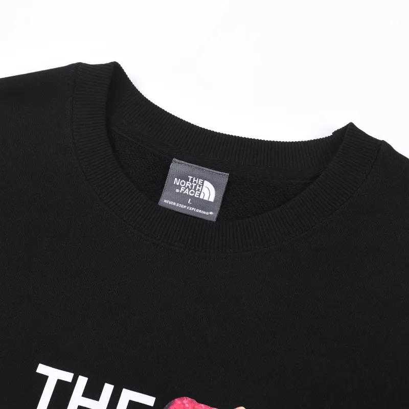 The North Face ザ・ノース・フェイスのロゴプリントクルーネックスウェットシャツ。シンプルで万能なスタイル。