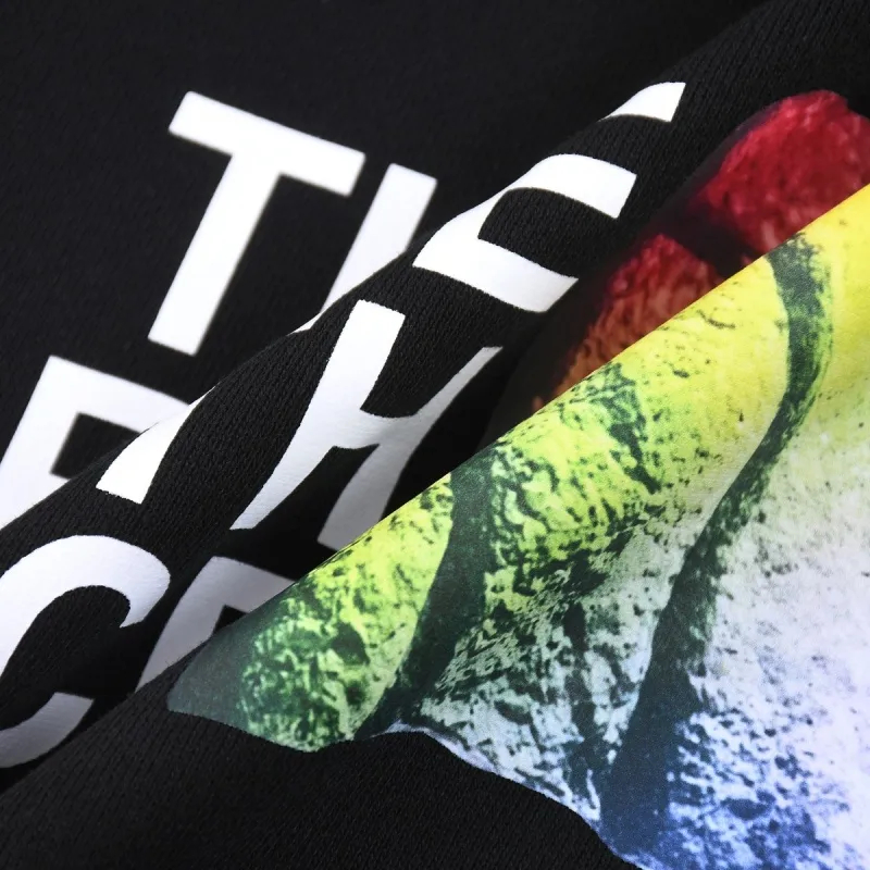 The North Face ザ・ノース・フェイスのロゴプリントクルーネックスウェットシャツ。シンプルで万能なスタイル。