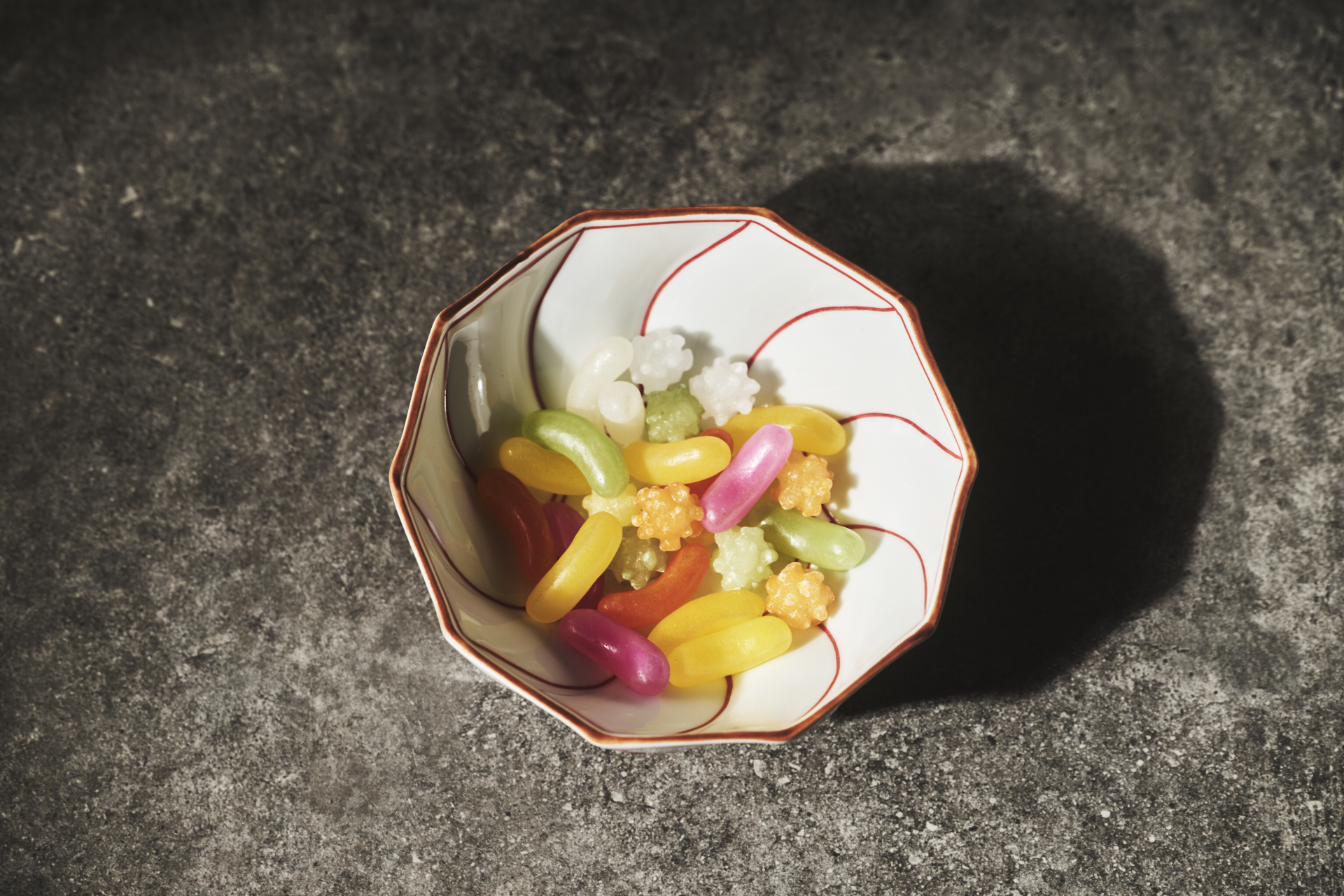 ねじり小鉢：赤