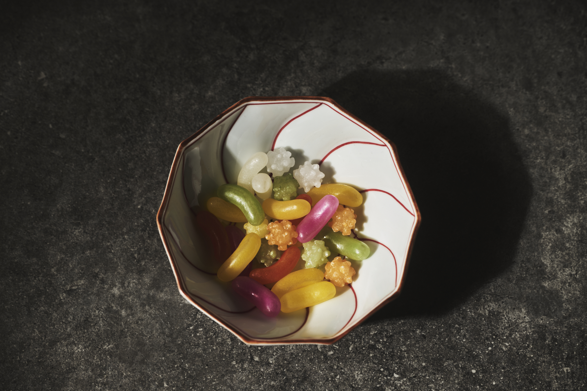 ねじり小鉢：赤