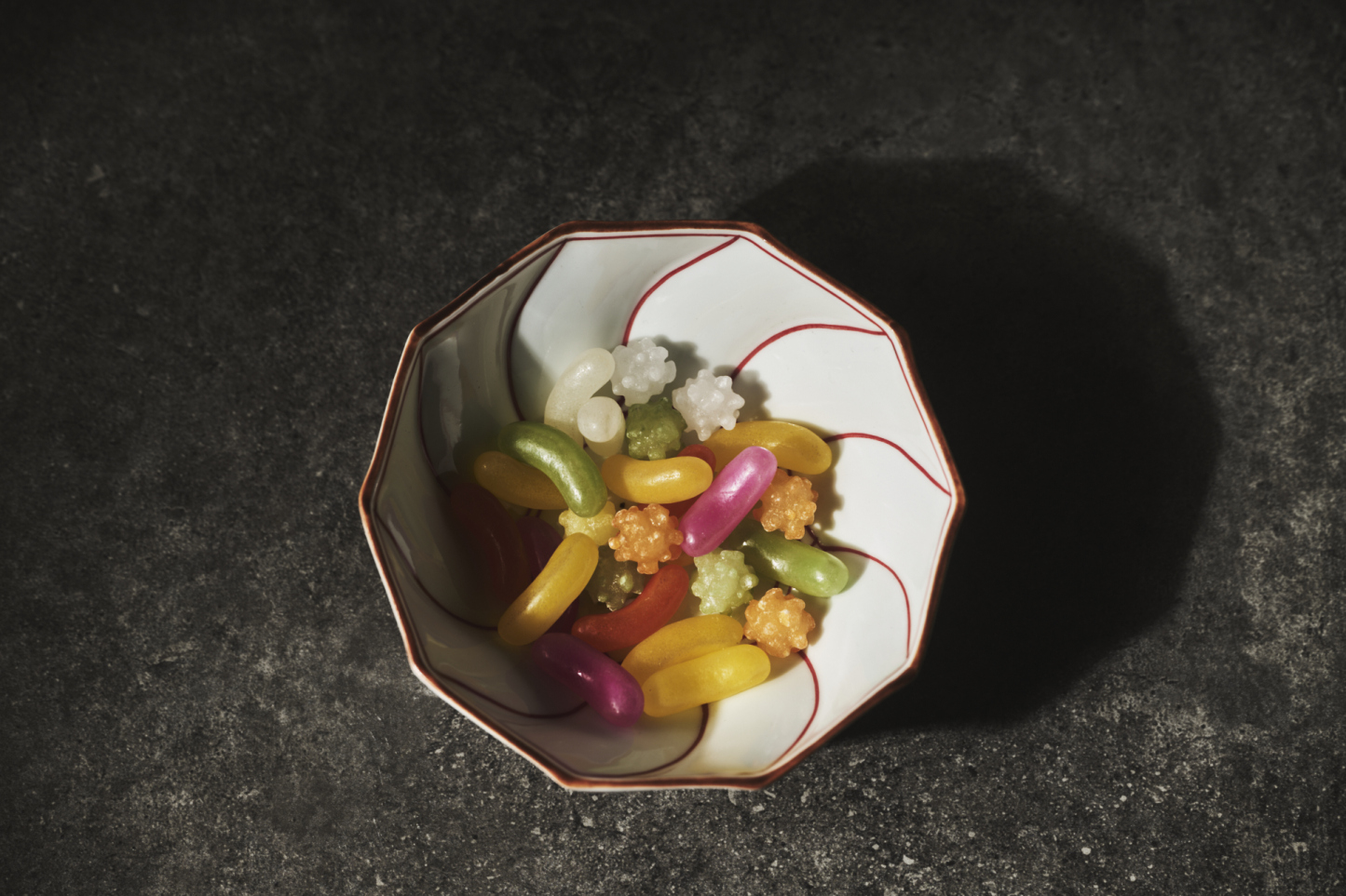 ねじり小鉢：赤