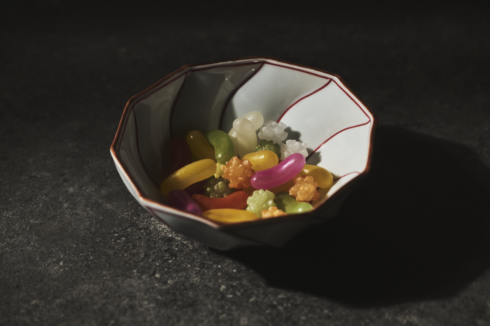 ねじり小鉢：赤