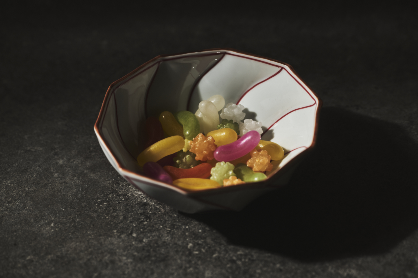 ねじり小鉢：赤