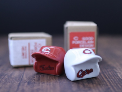 ヘルメット型ペン立て（広島CARP）