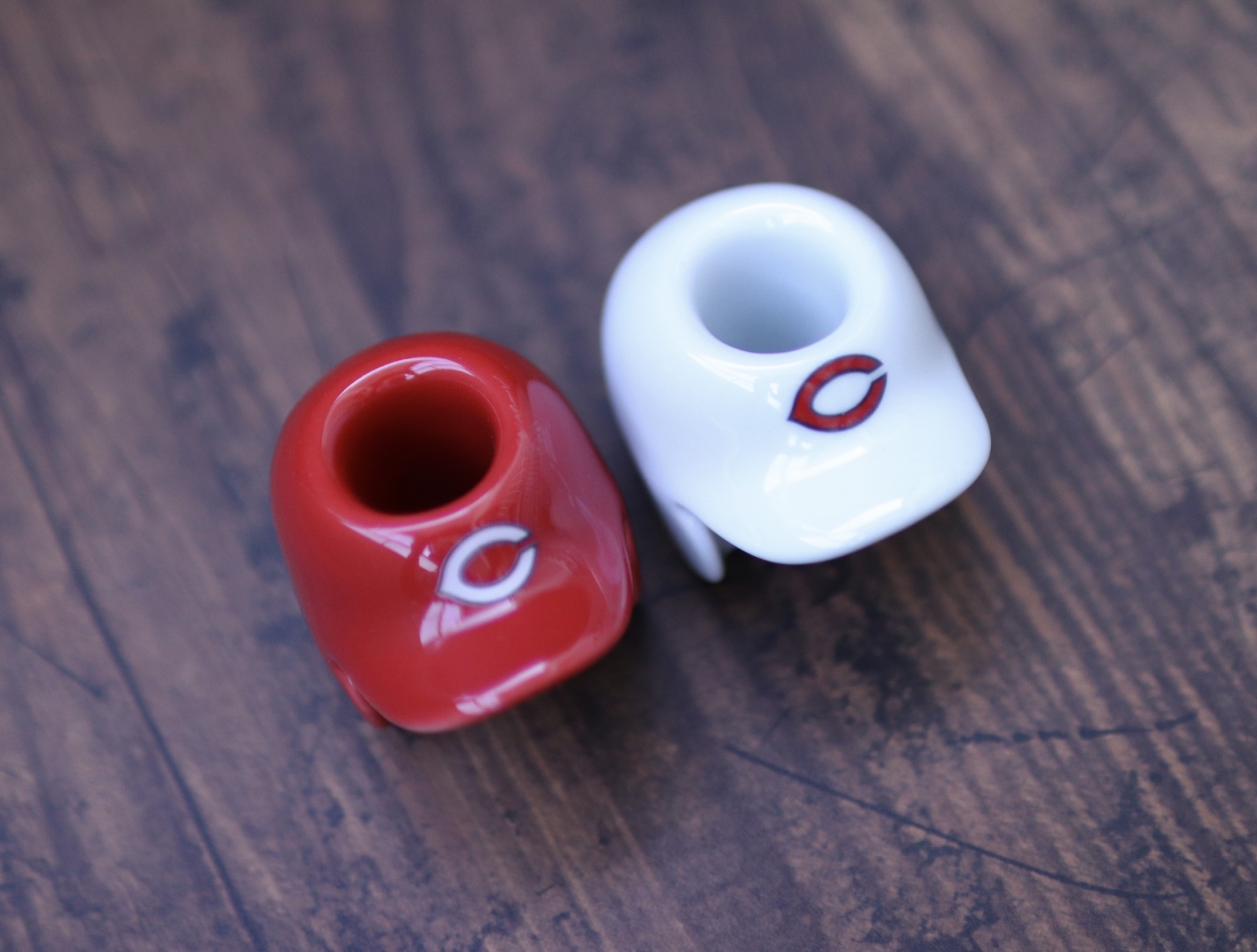 ヘルメット型ペン立て（広島CARP）