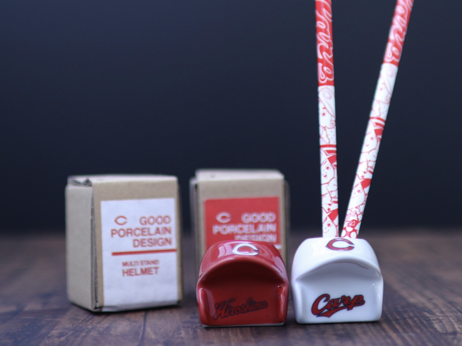 ヘルメット型ペン立て（広島CARP）