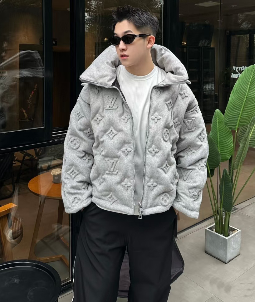 Louis Vuitton ルイ・ヴィトン  エンボスエンボスダウンジャケット