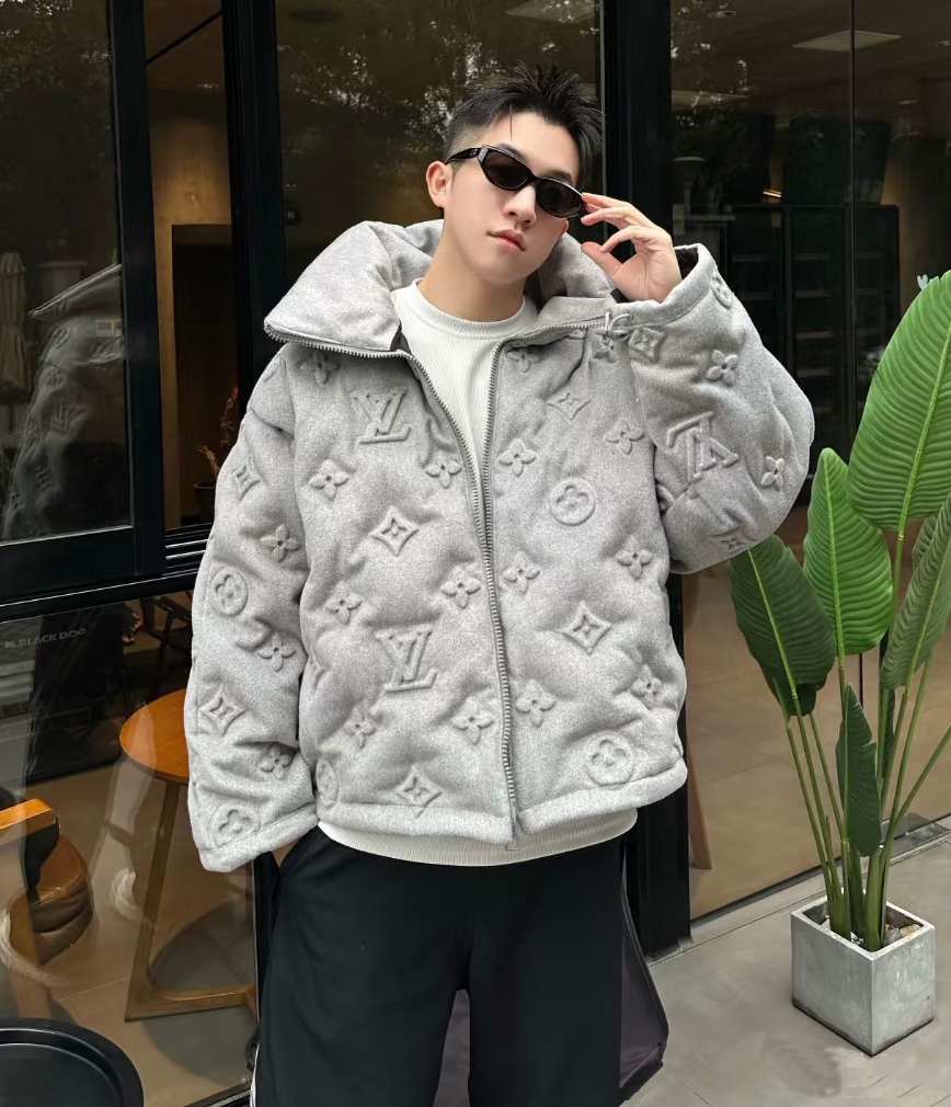 Louis Vuitton ルイ・ヴィトン  エンボスエンボスダウンジャケット