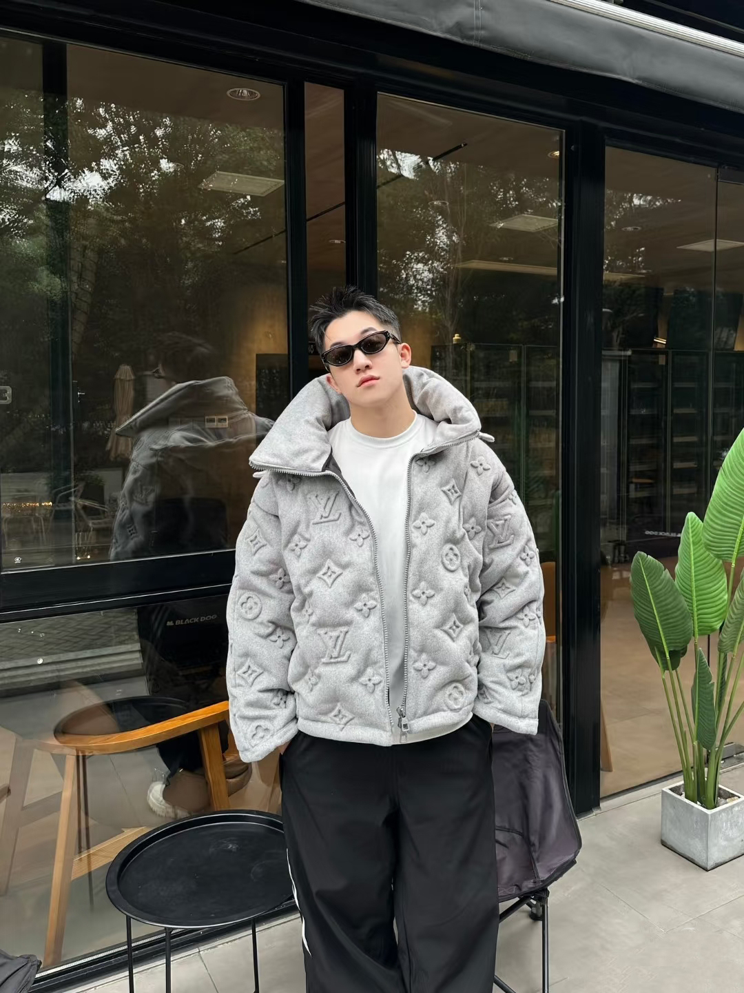 Louis Vuitton ルイ・ヴィトン  エンボスエンボスダウンジャケット