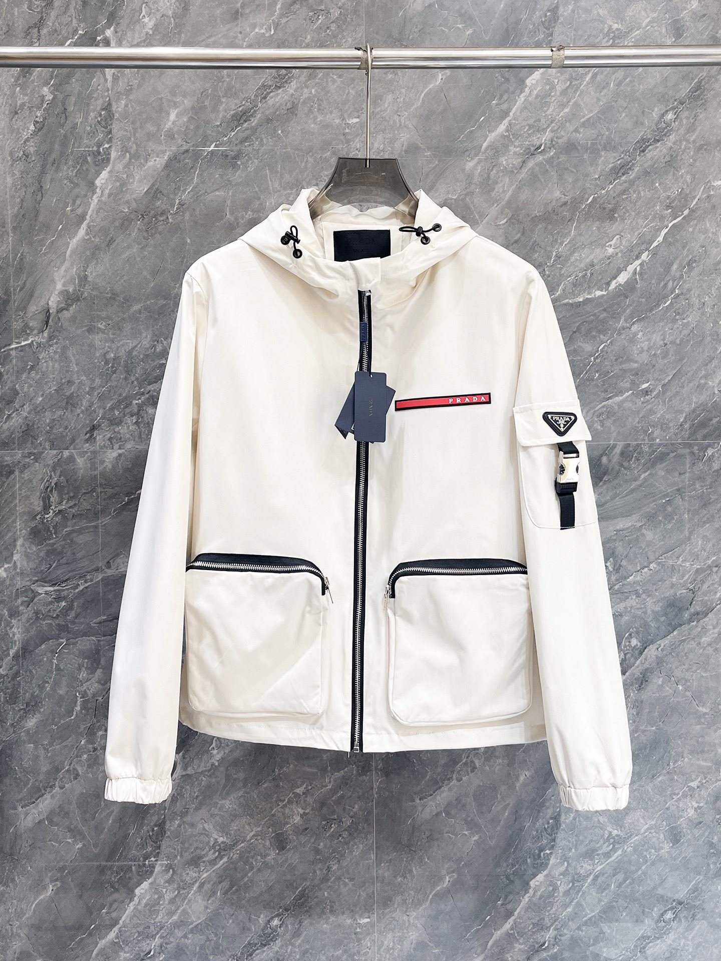 プラダ冬のおしゃれメンズジャケット