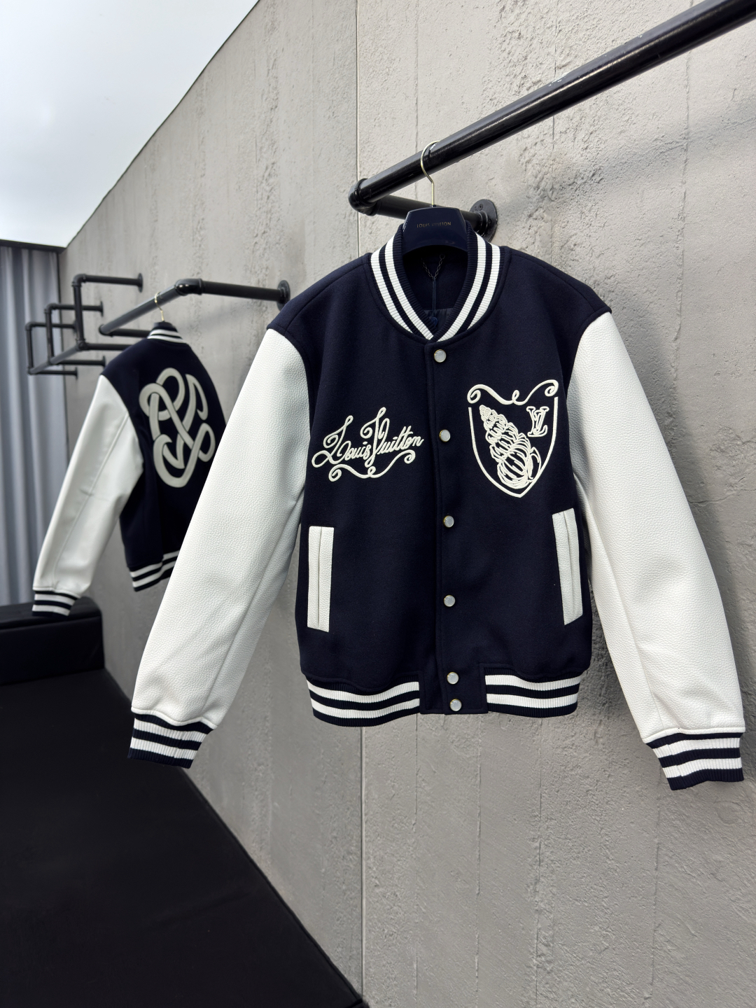 [ Louis Vuitton ] ルイ・ヴィトン  サザエ刺繍ウールの野球ウエア
