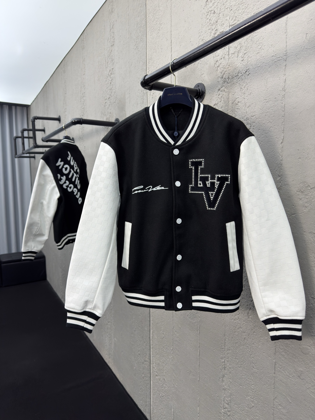 [ Louis Vuitton ] ルイ・ヴィトン  碁盤目エンボス本革野球服