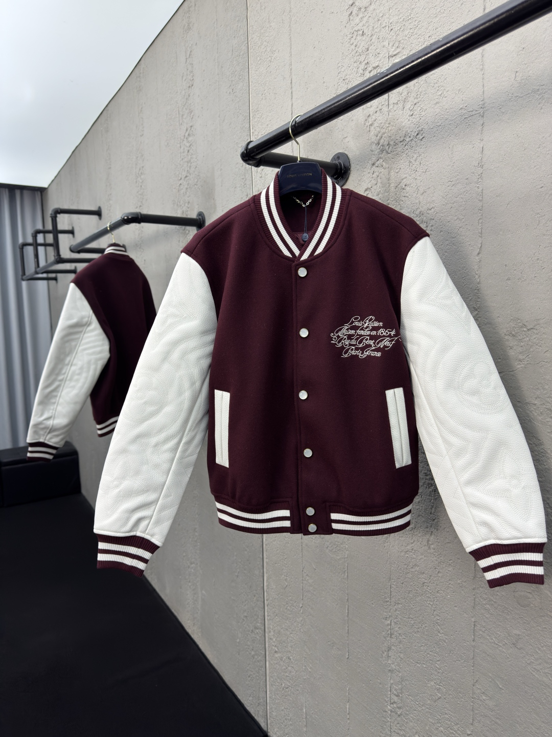 [ Louis Vuitton ] ルイ・ヴィトン  胸に刺繍を施したレザーの野球ウエア