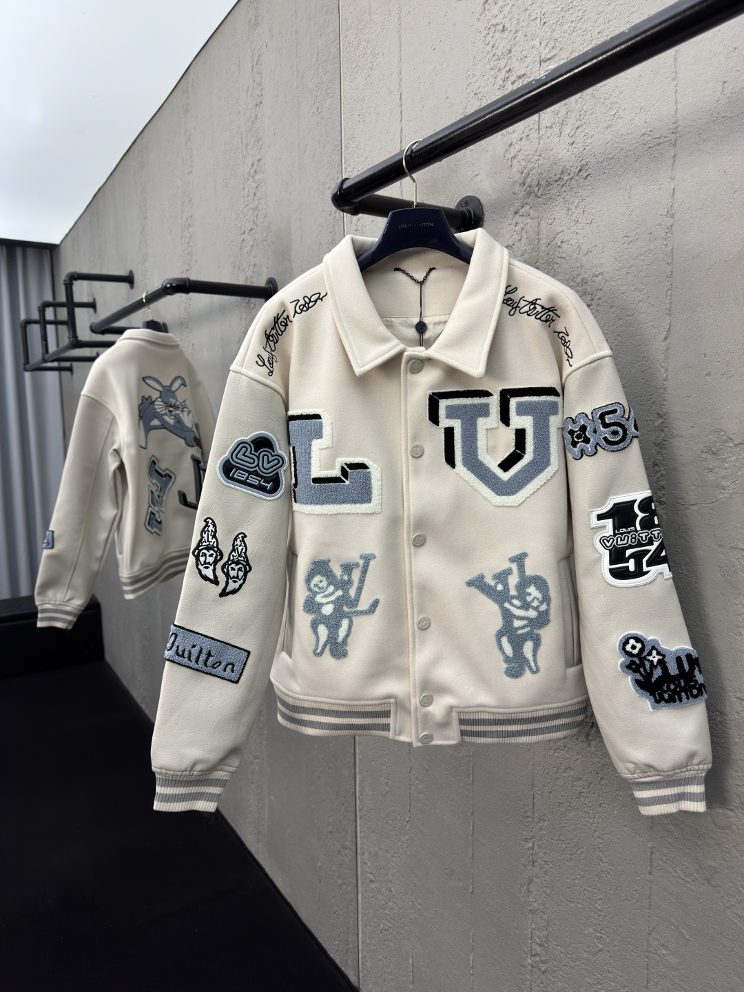 [ Louis Vuitton ] ルイ・ヴィトン  ウサギヤコブの毛皮の野球服のコート