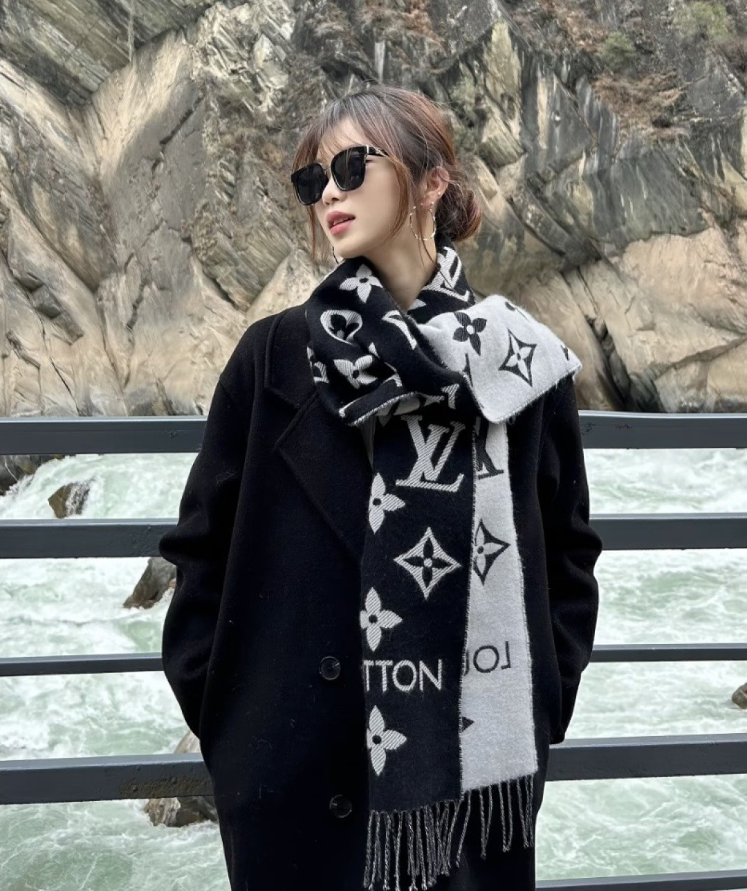 Louis Vuitton ルイヴィトン新作ニットマフラー