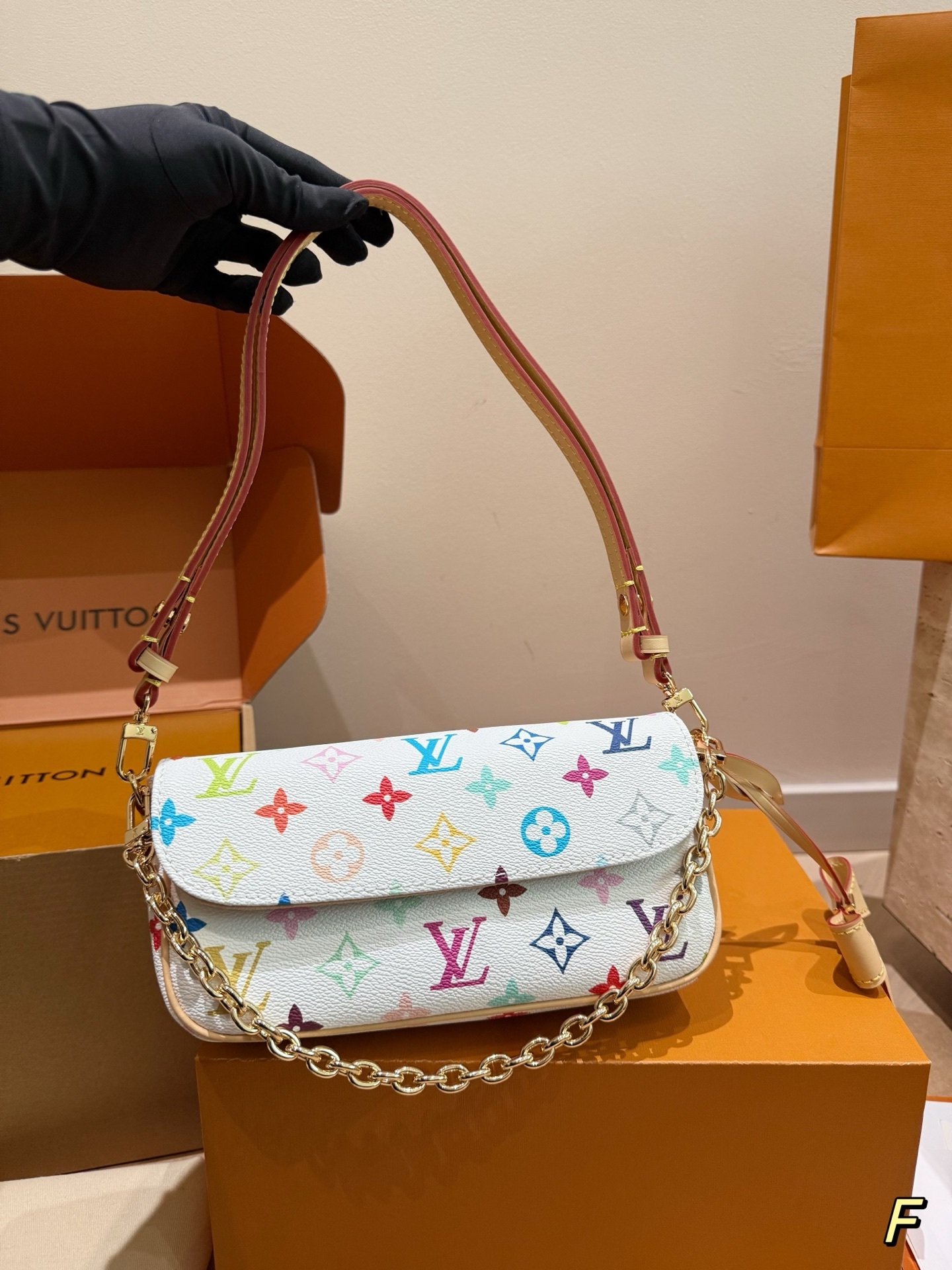 Louis Vuitton  ルイ・ヴィトン シーズナル ワンショルダーバッグ