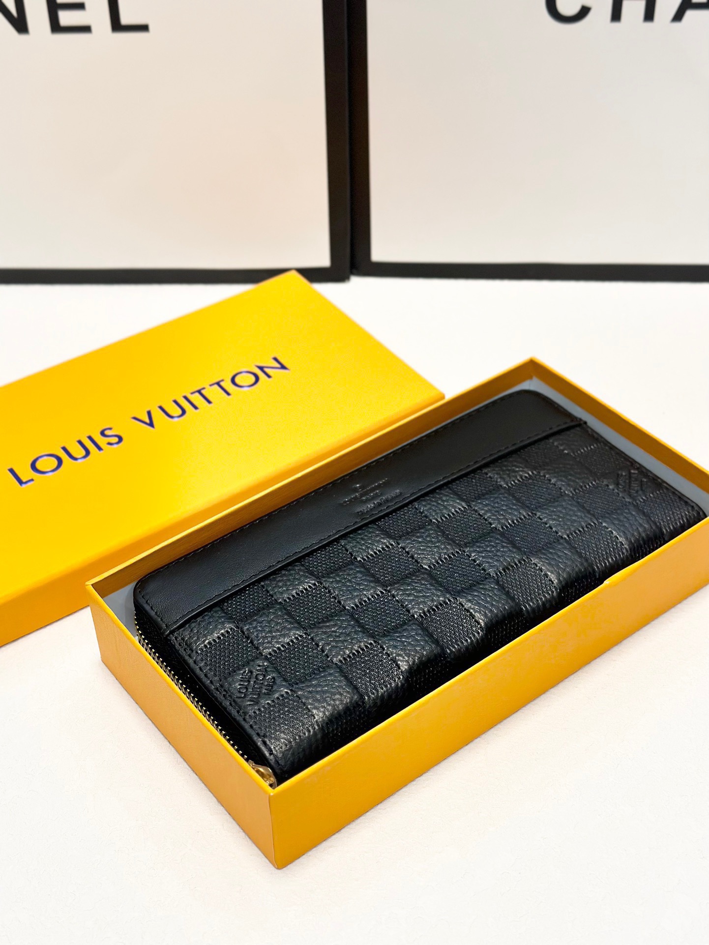 Louis Vuitton  ルイ・ヴィトン 新作 牛革財布