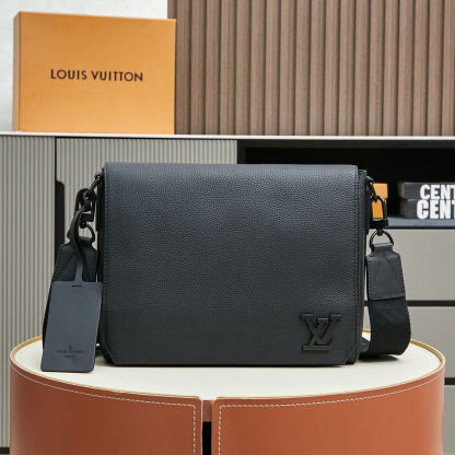 Louis Vuitton  ルイ・ヴィトン シーズナル ワンショルダーバッグ
