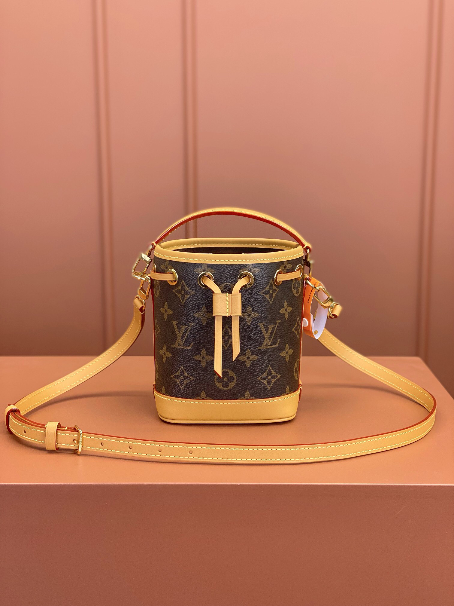 Louis Vuitton  ルイ・ヴィトン シーズナル ワンショルダーバッグ 