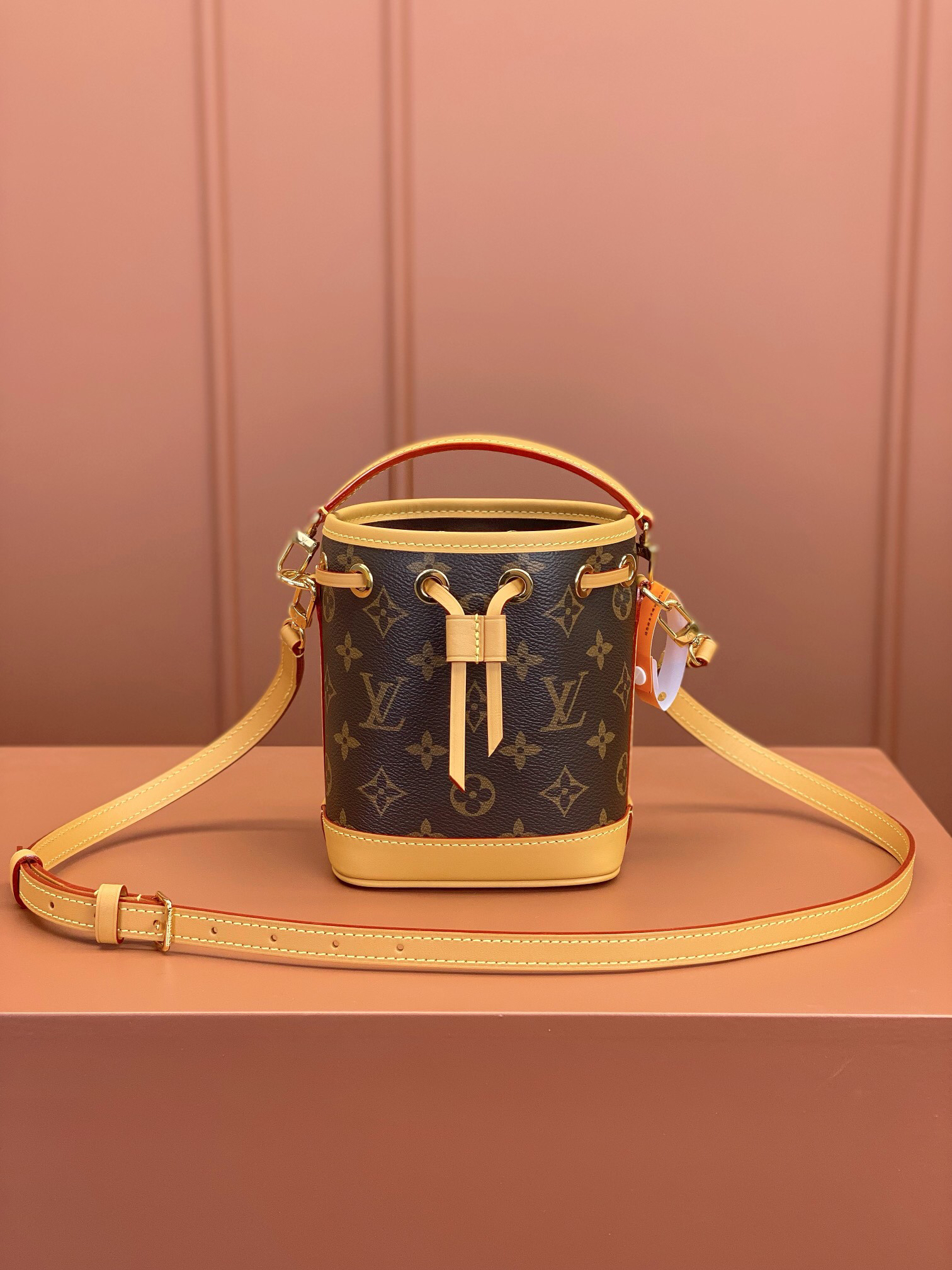 Louis Vuitton  ルイ・ヴィトン シーズナル ワンショルダーバッグ 