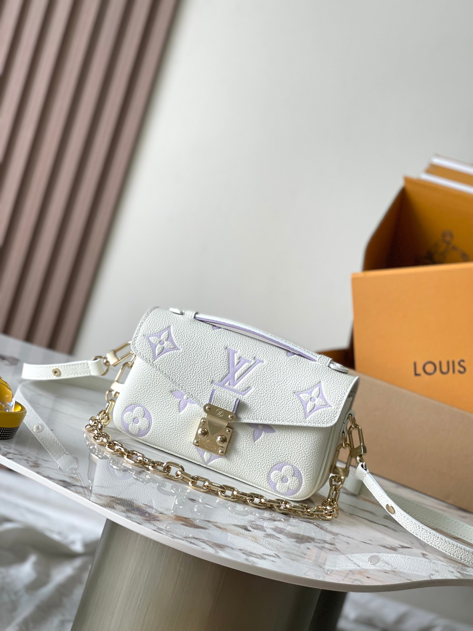 Louis Vuitton  ルイ・ヴィトン シーズナル ワンショルダーバッグ 
